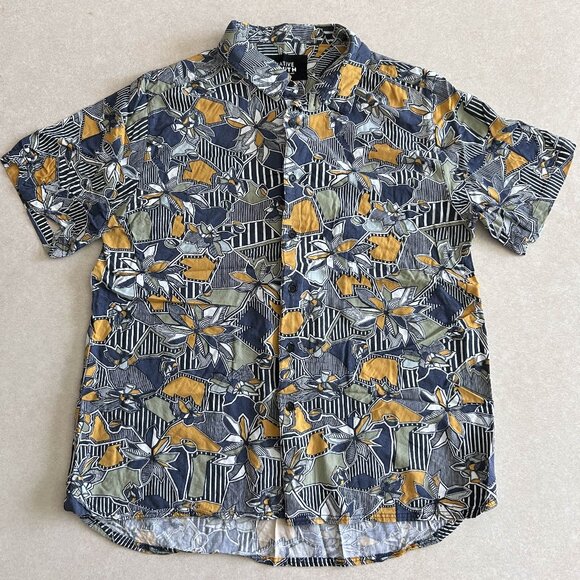 Native Youth Geo Flora Short Sleeve Button-Down Shirt ASO John B in Outer Banks - Picture 4 of 10
